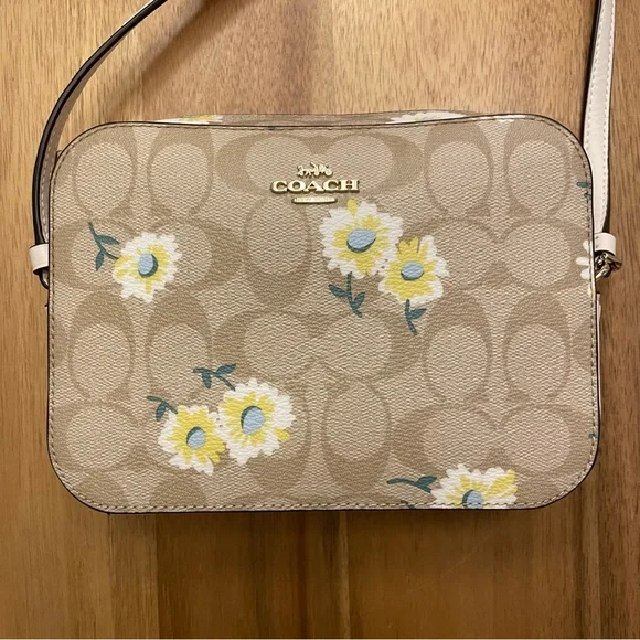 Coach Set Camera Bag & Wristlet!! NWT signature pattern with daisy accents! - Picture 5 of 15